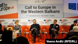 Vesna Pusić, Sebastijan Grikur i Boško Jakšić na panelu u Beogradu
