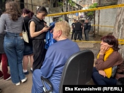 აქ ლეილა ელის, როდის მოვა მისი რიგი და ბინაში შესვლას შეძლებს