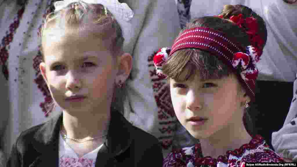 Учні середньої загальноосвітньої школи №63 міста Києва 