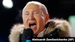 Predsjednik Rusije Vladimir Putin prilikom obraćanja svojim pristalicama nakon još jedne izborne pobjede.