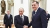 Російський президент Володимир Путін вітає лідера боснійських сербів Мілорада Додіка у Москві 1 квітня