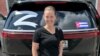 Na nedatiranoj slici na društvenim mrežama Jelena Smirnova turistička agentkinja iz Rjazanja stoji ispred automobila na kojem se vidi kubanska zastava i slovo "Z" – simbol ruske invazije na Ukrajinu.