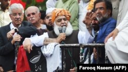 مولانا فضل الرحمان اندېښنه وښوده چې د تحریک انصاف حکومت ۱۸م اییني ترمیم ګواښي