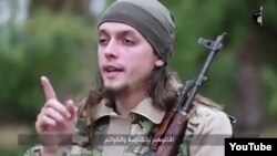 Jasmin Keserović na snimci videa sa kanala Youtube