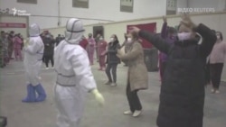 В Ухані пацієнти, хворі на коронавірус, станцювали разом із медиками – відео В Ухані пацієнти, хворі на коронавірус, станцювали разом із медиками – відео