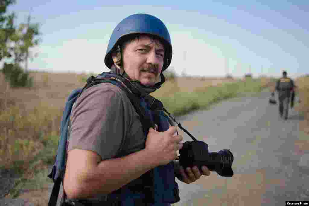 Fotograf Stepanov. Ruski servis Radija Slobodna Evropa (RSE) razgovarao je sa ovim fotografom veteranom o njegovim iskustvima na frontu i najnovijem projektu posvećenom predstojećoj 30. godišnjici nezavisnosti Ukrajine.