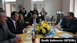 Delegacija RS na čelu sa Miloradom Dodikom u Srebrenici na sastanku sa Mladenom Grujičićem