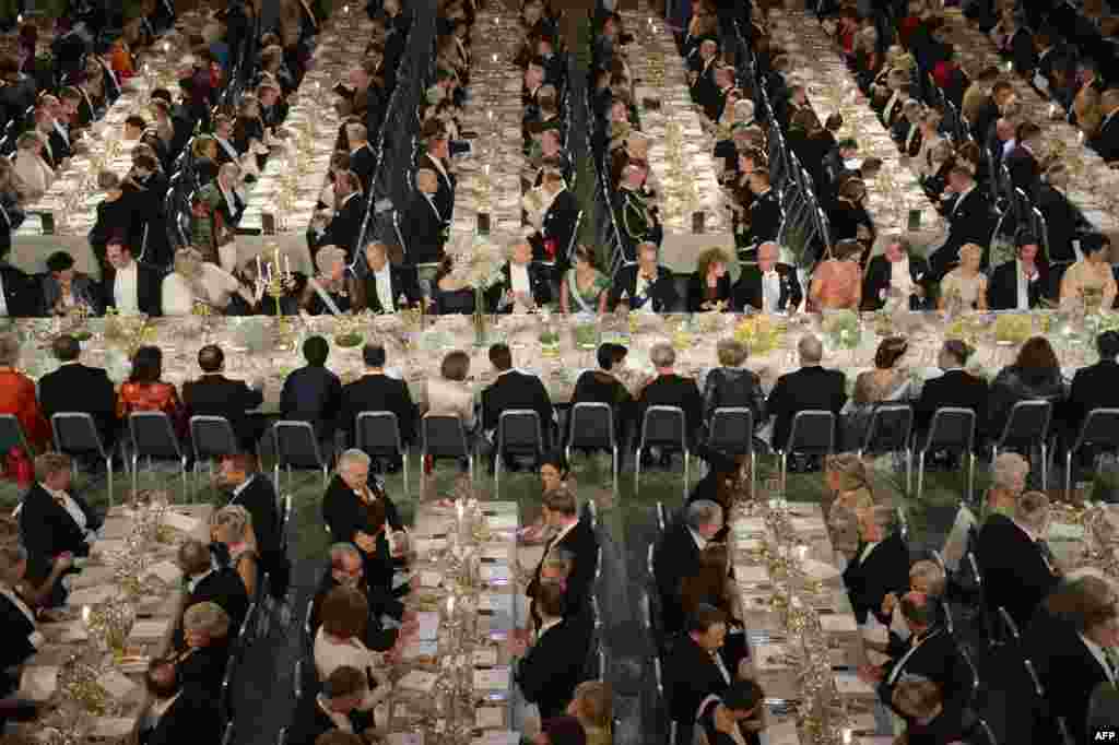 Norveška - Svečana večera dobitnika Nobelove nagrdae i uglednih gostiju u Stockholmu, 10. decembar 2012. Foto: Reuters / Jessica Gow