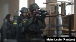Украинские военные в бою под Иловайском, 26 августа 2014 года