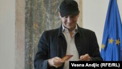 Nikad nisam mislio da ću postati Srbin, a sada izgleda jesam: Britanski glumac sa srpskim dokumentima