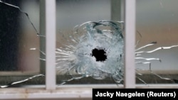 Trag ispaljenog metka na redakciju "Charlie Hebdo", 2015.