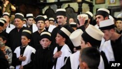 Derviši tokom verske ceremonije u Prizrenu