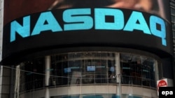 'Možete li da zamislite da je američki berzanski indeks Nasdak duplo veći od zbira svih berzi u Evropi'. Fotografija: Zgrada Nasdaka na Tajms skveru u Njujorku, arhivska fotografija
