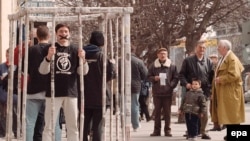 Pripadnici 'Otpora', protest u Beogradu 2000. godine