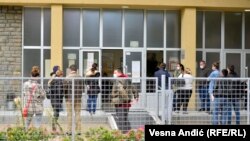 Red ispred COVID ambulante u naselju Voždovac, 22. septembar 2021.