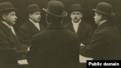 Константин Сомов. Портрет, сделанный в американской фотостудии «Чудо» в Санкт-Петербурге. 1910-е годы.