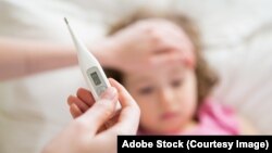 Илустрација - Мерење на телесна температура кај дете