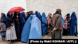 افغان ښځې او د طالبانو یو غړی