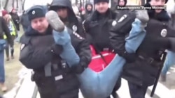 Участников антифашистского марша обвинили в гей-пропаганде Участников антифашистского марша обвинили в гей-пропаганде