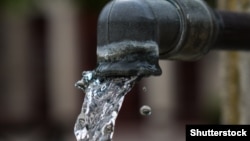 Причиною того, що сталося, стала поломка або збій системи дезінфекції води в Макіївці, додав представник омбудсмена