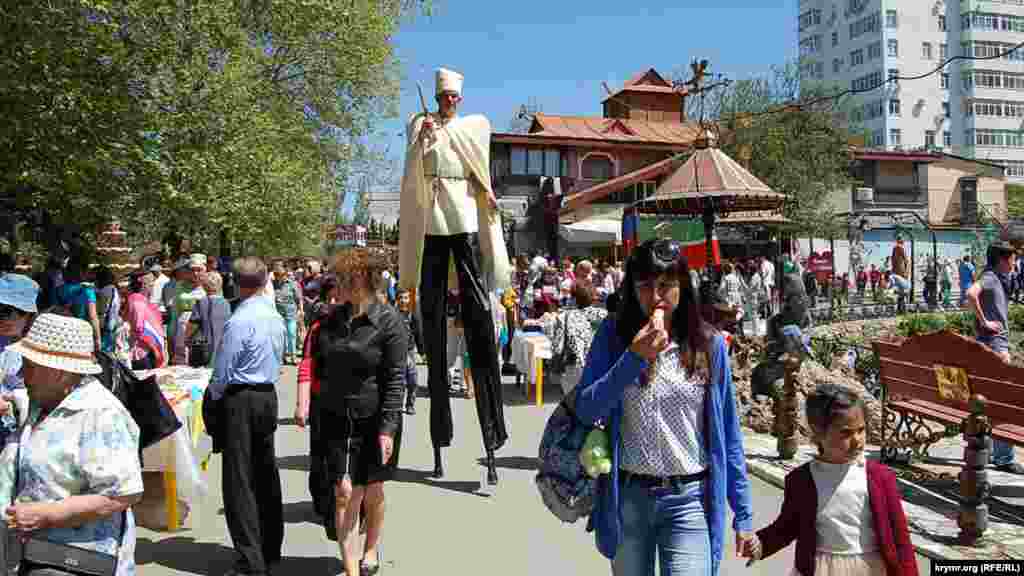 На фестивале национальной кухни в детском развлекательном парке «Лукоморье» пришло больше взрослых, чем детей