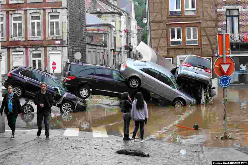 Вервье, 15 июля 2021. Евросоюз заявляет, что выделит срочную помощь всем, кого затронула трагедия 