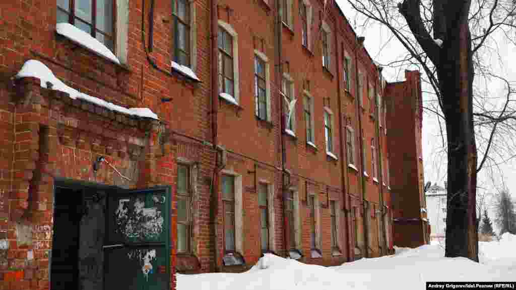 Вновь возвращаемся к первому из корпусов. Тому, который виден с Николая Ершова. 