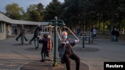 Penzioneri u beogradskom parkuy