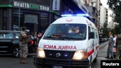 Ambulatna kola dovoze povređene u ekplozijama pejdžera u bolnicu u Bejrutu, 17. septembar 2024.