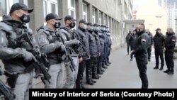 MUP nije odgovorio na upit RSE o broju teških krivičnih dela i borbi protiv kriminala. Na fotografiji ministar unutrašnjih poslova Srbije Aleksandar Vulin sa policijskim snagama u Beogradu, 1. februara 2021.