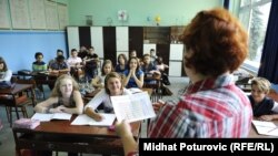 Prvi dan škole u OŠ "Isak Samokovlija" u Sarajevu 2012. godine, ilustrativna fotografija