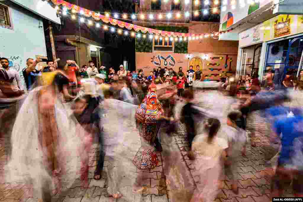 U starom dijelu Mosula nastupila je gužva, jer su vjernici već počeli postiti, Irak.