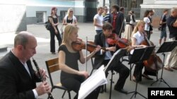 Музична культура в Україні має давні і глибокі традиції.