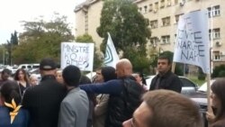 Novinari u Podgorici: Ministre, ko nas bije  Novinari u Podgorici: Ministre, ko nas bije