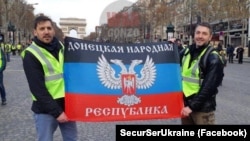 Ілюстративне фото. Прапор угруповання «ДНР» під час протестів у столиці Франції