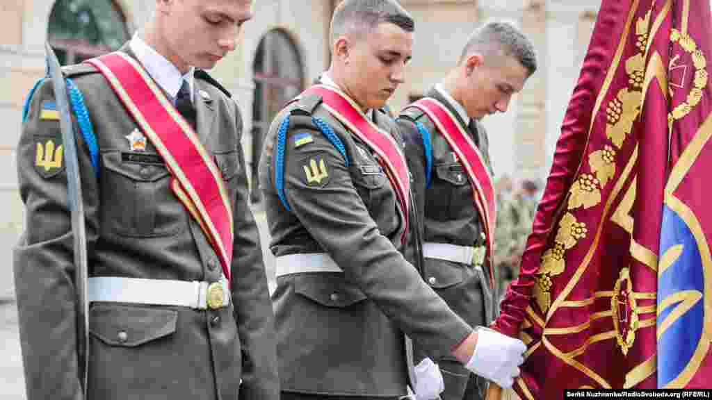 Також ліцеїсти вшанували пам’ять тих випускників минулих років, які віддали своє життя за свободу України: Героя України Андрія Кизила, Ореста Квача, Олександра Шаповала, Юрія Білоброва, Андрія Безручака, Руслана Григора, Андрія Галущенка, Дмитра Арнаута, Олексія Ощепкова та інших 