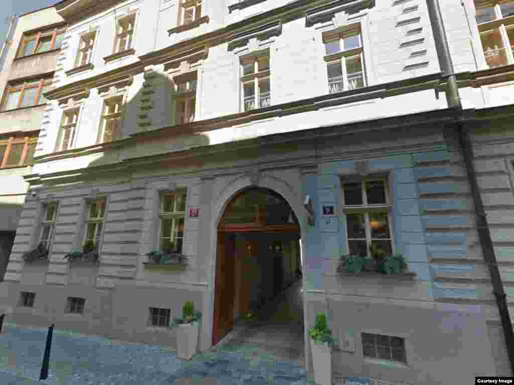 Улица Бартоломейская (Bartolomějská 308/9) – здание бывшей тюрьмы органов госбезопасности. Сейчас в этом здании – гостиница.