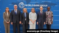 ლაშა ხუციშვილი, ნათია თურნავა და ლევან დავითაშვილი მსოფლიო ბანკის წარმომადგენლებთან ერთად.