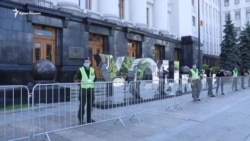 «Просим встречи с президентом Украины»: одиночный пикет супруги Владислава Есипенко (видео) «Просим встречи с президентом Украины»: одиночный пикет супруги Владислава Есипенко (видео)