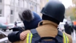 Vatrogasci spašavaju djecu iz vrtića u Harkivu nakon ruskog napada dronom