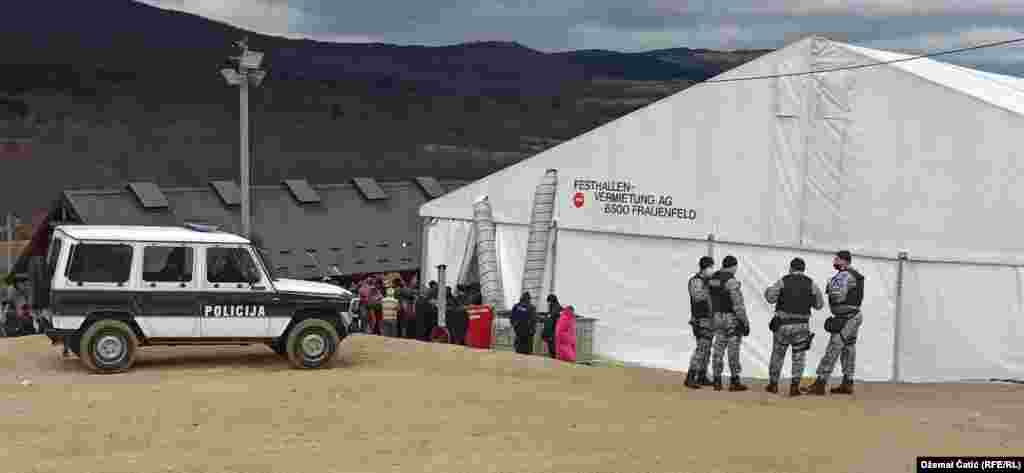 Kamp &quot;Lipa&quot; obezbjeđuje policija Unsko-sanskog kantona (USK), nakon povlačenja Međunarodne organizacije za migracije (IOM).