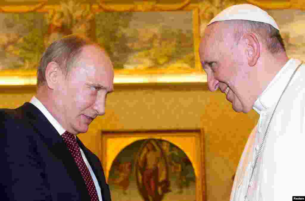 Диалогом с духовными лидерами общение понтифика с внешним по отношению к римско-католической церкви миром не ограничивается. В Ватикане в последние годы побывали многие мировые политики. 25 ноября 2013 года гостем Франциска был президент России Владимир Путин.  