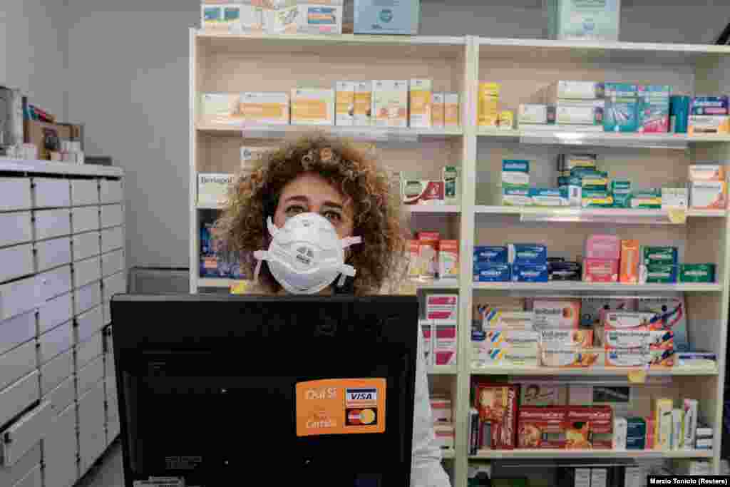 Apotekarka u San Fjoranu. Ova neimenovana žena-heroj odbila je da ode iz grada i bude sa svojom porodicom u Breši. Odlučila je da ostane i pomaže stanovnicima ovog grada, a gradonačelnik je za uzvrat odlučio da joj plaća stanarinu. 