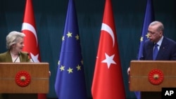 Predsjednica Evropske komisije Ursula von der Leyen i turski predsjednik Recep Tayyip Erdogan u Ankari u decembru 2024.