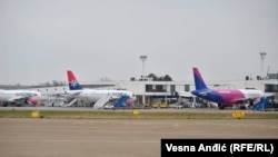 Nadin Čapan je po sletanju na aerodrom u Beogradu pritvorena i, da nije bilo brze reakcije aktivista za ljudska prava u Srbiji, bila bi izručena Turskoj (na fotografiji aerodrom u Beogradu)