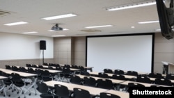 თბილისის, ქუთაისის, ზუგდიდისა და ფოთის უმაღლესი საგანმანათლებლო დაწესებულებები სწავლას ნახევრად ონლაინრეჟიმში გააგრძელებენ.