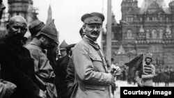 Троцкий на Красной площади, 1920-е годы