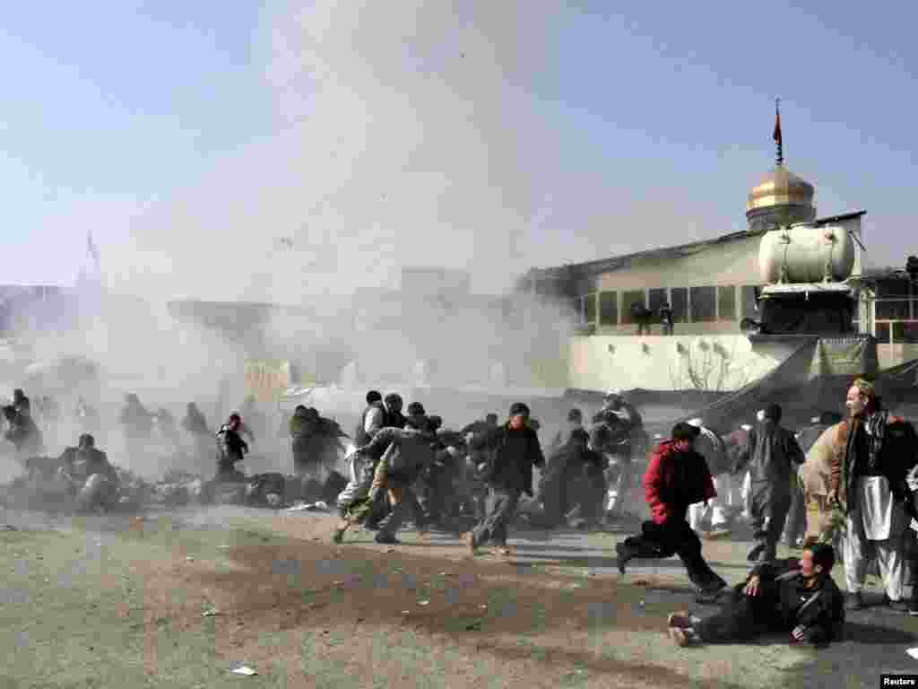 Afganistan - Bombaški napad za vrijeme tradicionalne proslave Ashure, 06.12.2011. Foto: Reuters / Najibullah Musafer