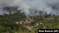 Požar iznad kuća oko Podgorice