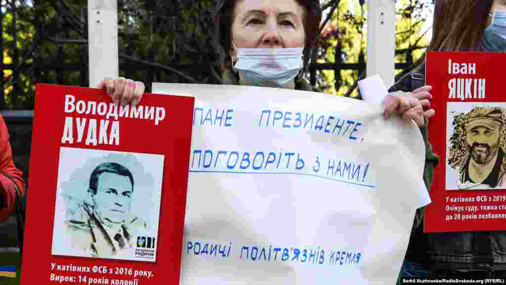 Капитан второго ранга в запасе из Севастополя Владимир Дудка был фигурантом так называемого «дела «украинских диверсантов». В апреле 2019 года подконтрольный России Севастопольский горсуд приговорил его к 14 годам тюрьмы. Российский правозащитный центр «Мемориал» признал Дудку политическим заключенным